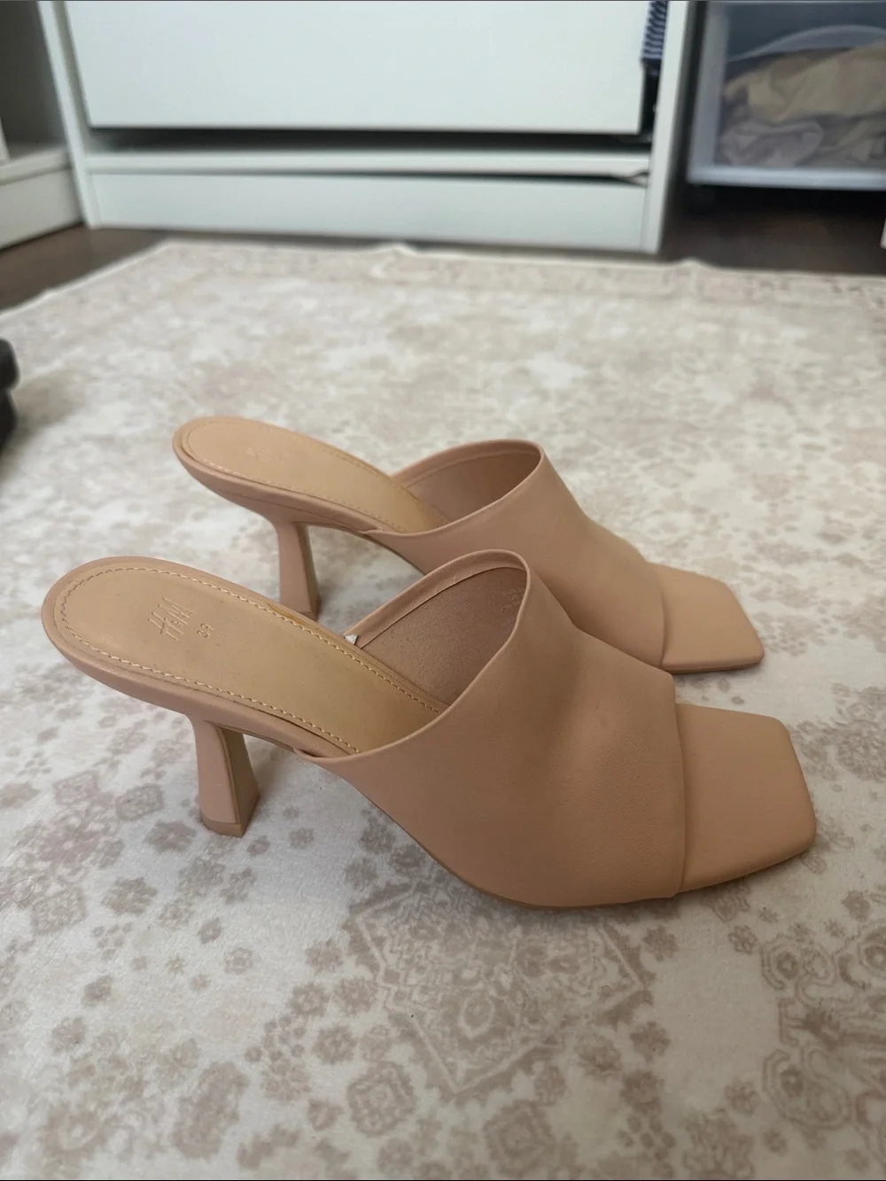 H&m nude mules